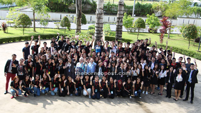 Students for May 2016 intake gather to say a big hello at the UCSI University Sarawak Campus.