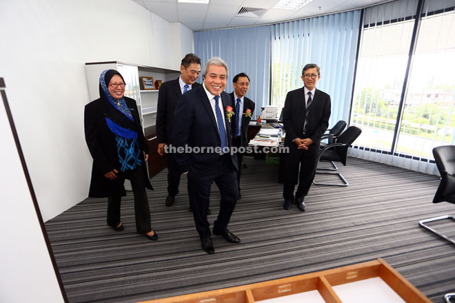 Awang Tengah and Dr Rundi visiting the new office of JBALB at ST3 yesterday. 