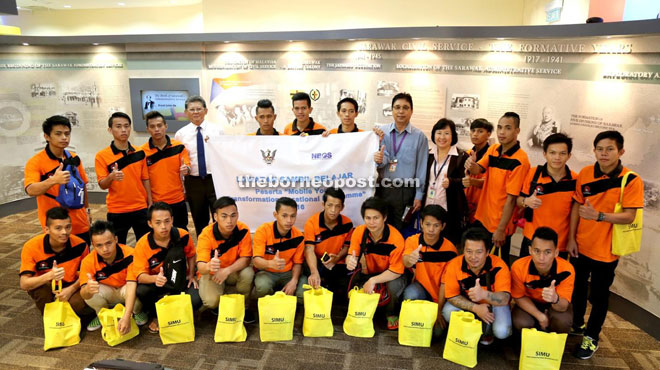 Bakrie (back row fourth left) in a group photo with the participants during a study visit to Wisma Bapa Malaysia.