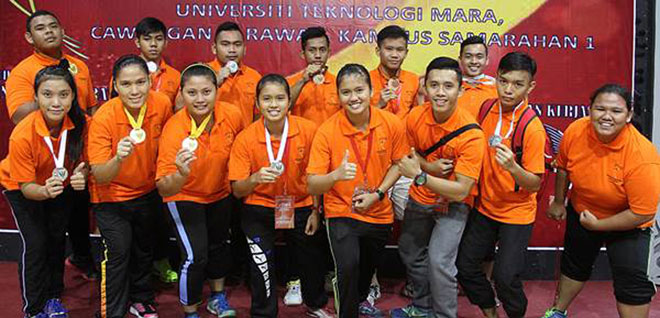 The Sarawak lifters posing for a group photograph after the prize presentation.