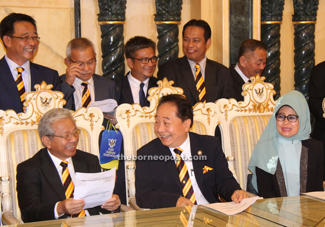 Masing (left) shares a good laugh with Wong (centre) and Fatimah (right). — Photos by Chimon Upon and Kong Jun Liung 