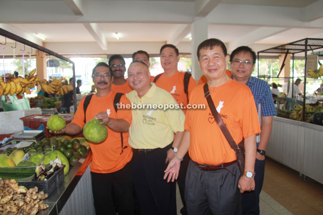 Ramli (front row, left), Chan (second left) and others visiting a fruit stall in Stutong Community Market.