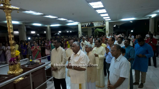Kalamanathan and those attending the special prayers in conjunction with the Teachers’ Day celebration 