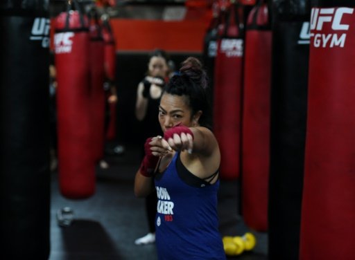 Female students train in a Mixed Martial Arts class at the UFC Gym in La Mirada, California. Photo by AFP