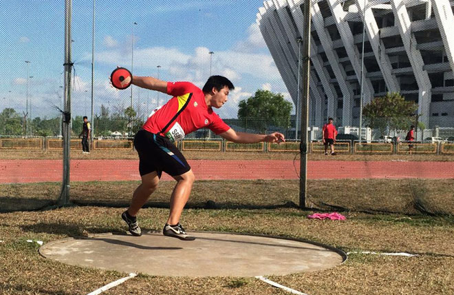 Ngu Ing Biao competing in the boy’s U-18 discus on Wednesday.