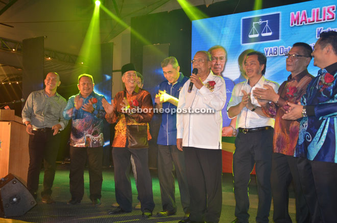 Adenan croons the ‘The Young Ones’ upon arriving at the venue. Hii is third from right, Yusuf (on Adenan’s right), Lias is third from left.