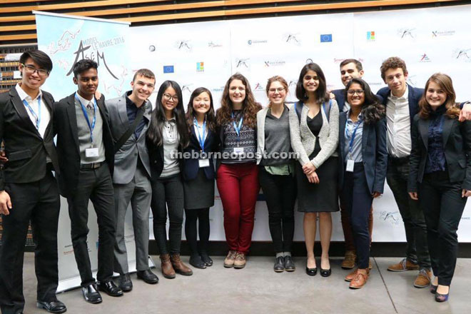 Arun (second left) with other delegates at Model ASEM Le Havre 2016.