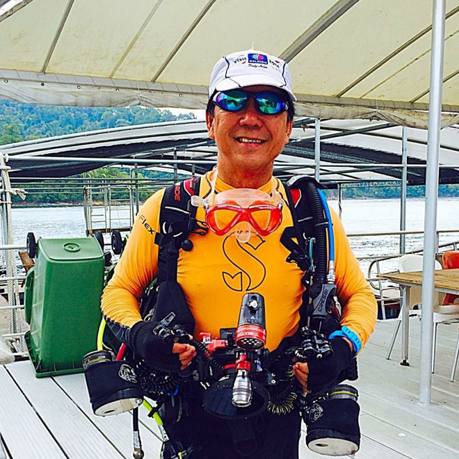 Clement Lee happily back after diving seeing whale shark for three consecutive days.