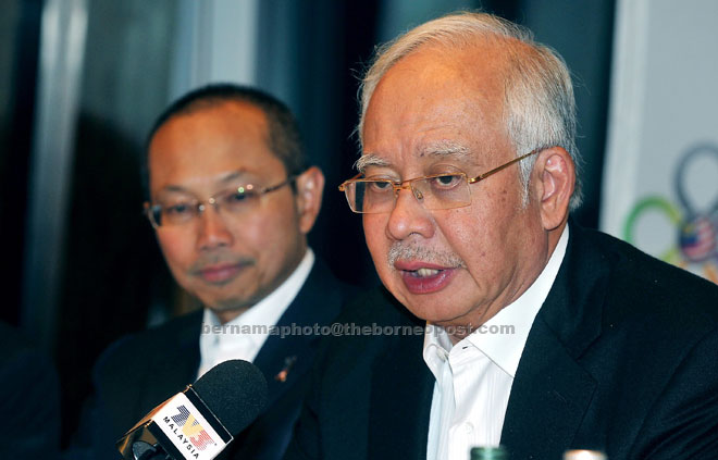 Najib during a press conference in London. — Bernama photo