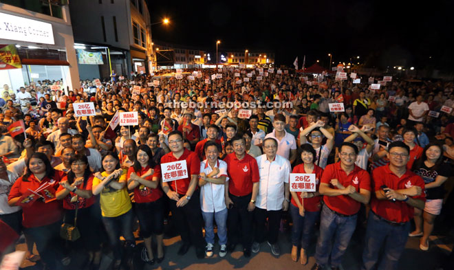 The crowd at the DAP ceramah in Ulu Sungei Merah on Sunday night.