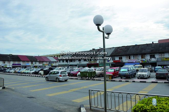 The old Limbang commercial area is short of parking lots.