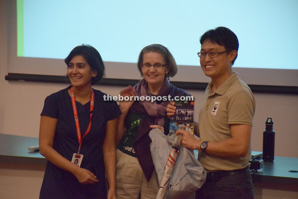 Hon receives a memento from MNS Kuching committee member Ann Armstrong (centre), witnessed by Tanu Patodia of Swinburne University.  