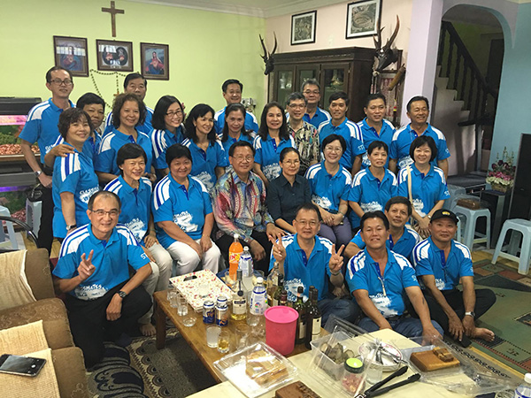 A visit to the open house of classmate Mary Ranggau (seated fourth left) with Wong Poh Sieng (seated fifth left), Connie Wong (standing first row, third left) and other classmates on June 1.