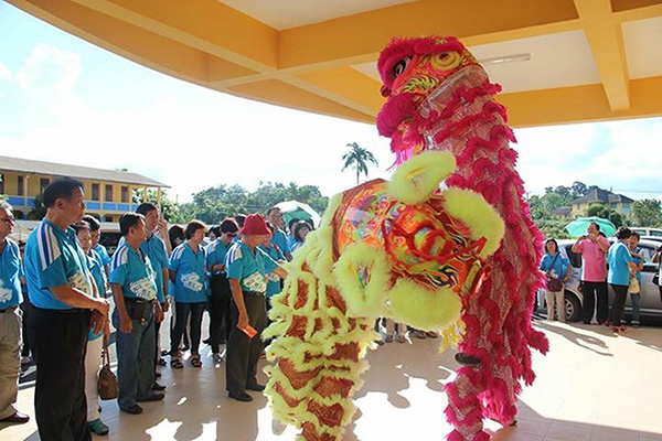 Julian Ha and the classmates receive a rousing welcome by a lion dance troupe from STS.