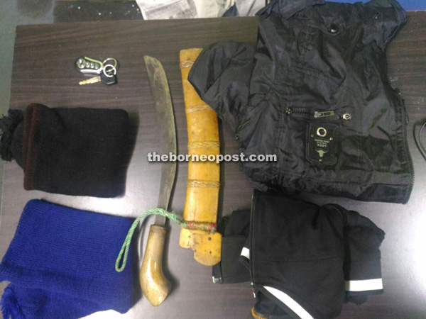 The seized items from the suspects.