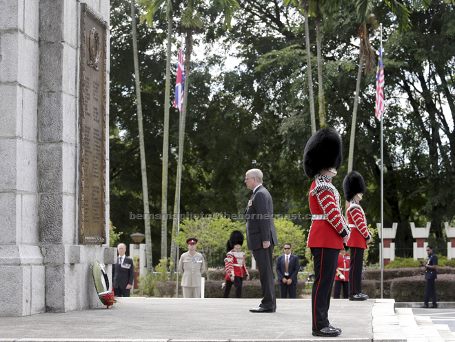 Prince Andrew paying his respects after laying a wreath at National Monument during 32nd Royal Commonwealth Ex-Services League Conference (RCEL) service of remembrance at the National Monument. — Bernama photo