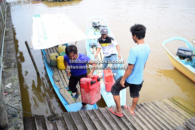 Everyone in Sebauh knows how to handle speedboats. 