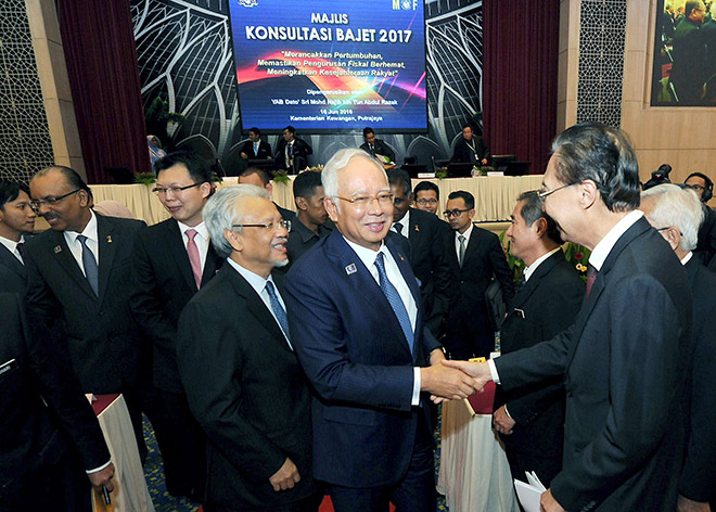 Najib is seen mingling with participants from the private sector and non-governmental organisations during the 2017 Budget Consultative Council meeting yesterday. — Bernama photo 