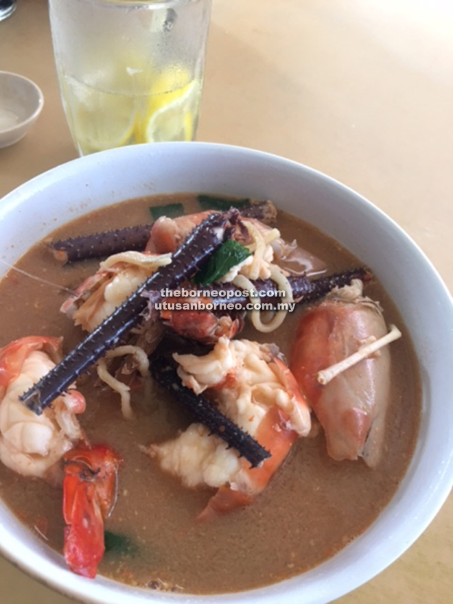 The famous big-prawn noodles we had at Tong Yuan Cafe in Limbang. 