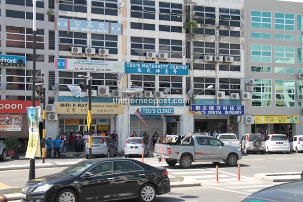 People gather outside the PKR Miri Branch office to pay their last respects as the hearse passes by.