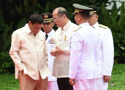 Incoming Philippines President Rodrigo Duterte (L) listens to outgoing President Benigno Aquino ahead of his swearing-in ceremony at Malacanang Palace in Manila on June 30, 2016.-AFP Photo