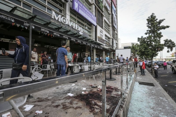 Selangor police have confirmed that blast occurred at about 2.15am this morning on the front porch of the Movida Bar and Lounge in IOI Boulevard in Puchong. Photo credit Malay Mail Online/Firdaus Latif