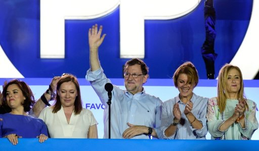 Leader of the Popular Party (PP) and Spain's caretaker Prime Minister Mariano Rajoy (C) waves at supporters as the general election results come in in Madrid on June 26, 2016. Photo by AFP