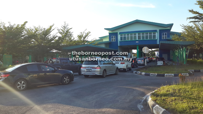 More counters have been opened at Sungai Tujuh Immigration Checkpoint to prevent long queues. 