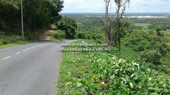 The steep, winding road to Canada Hill in Miri should have guardrails.