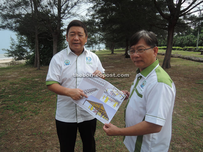 Lai (left) and Kueh show the blueprint of the proposed F&B stall project for hawkers trading at Luak Esplanade.
