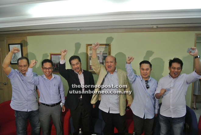 Ramlee (third from left) and the Semporna Umno leaders at the press conference yesterday. 