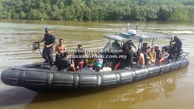  Marine Operation Force boat carrying the 22 survivors to the Rampayan jetty.