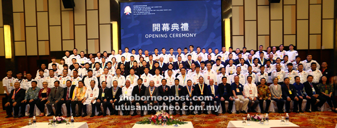 Lee (second left) visits a food display area together with Goh (left) and Yan (fourth left).