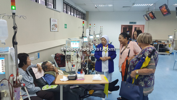 Trinnah (second right) and her Inner Wheel team members being briefed by Dayang Reta Abdullah, who is Miri MRC KDC nursing superintendent in charge of monitoring a 81-year-old patient, Joseph Bilal. 