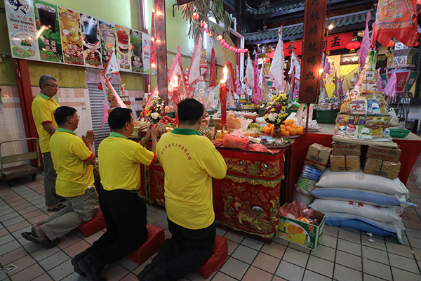 The faithful pray at the temple during the Zhong Yuan Festival.