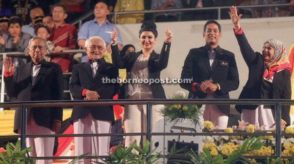 From left: Adenan, Taib, Puan Sri Datuk Patinggi Ragad, Khairy and Datin Patinggi Dato Jamilah Anu waving at the participants. — Photos by Muhammad Rais Sanusi