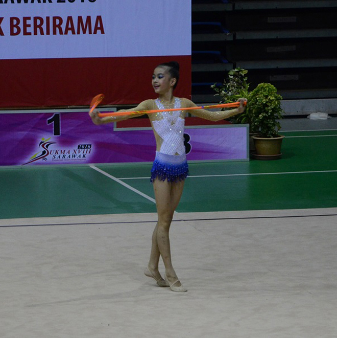 Sarawak’s Sarah Ng Xi Yan during rope Discipline at the Rhythmic Gymnastic Competition at MBKS stadium. — Photo by Wilfred Pilo 