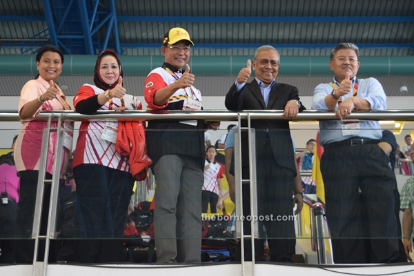 Some of the officials came showing their supports to Sarawak’s swimming team; (from right) Morshidi, Adenan, Abdul Karim, Sharifah and Zuraini. 