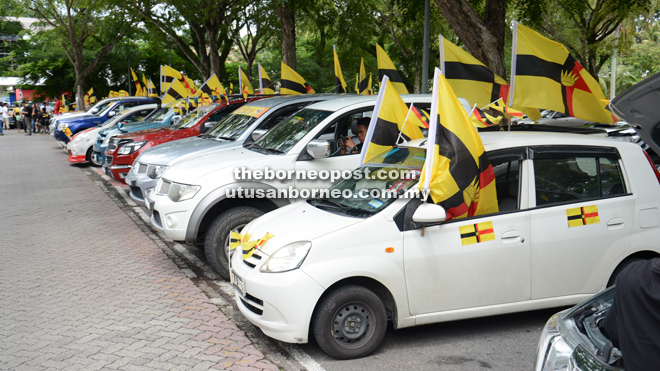 Vehicles bearing old Sarawak flags line up at the parking lot of Miri Civic Centre. (File photo)