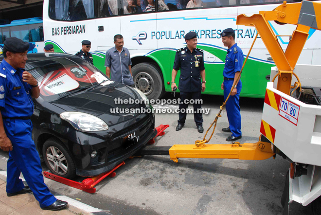 The Perodua Myvi car that was left behind by the owner and parked illegally at KKIA since last month was finally towed by City Hall enforcement team yesterday.