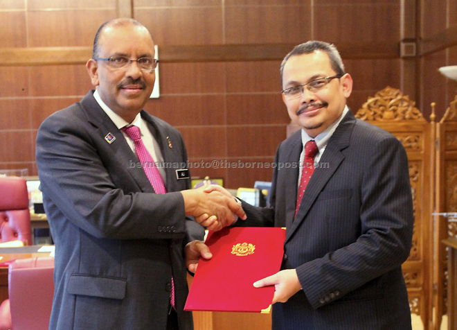 Ali (left) presents the letter of appointment to Dzulkifli. — Bernama photo