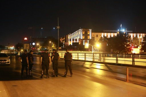 Police stand guard in front the Turkish army staff headquarters as people take streets in Ankara during a protest against military coup on July 16, 2016 - AFP photo