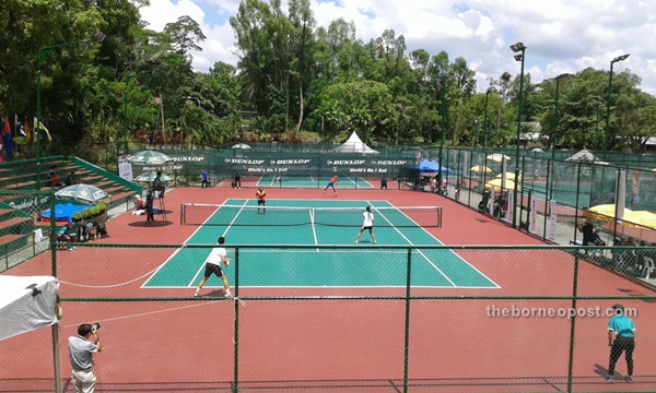 Sarawk team (in white) gave it their all when up against Sabah team in today's mixed double quarter finals.