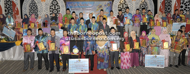 Arifin (third left, second row) with the award recipients.