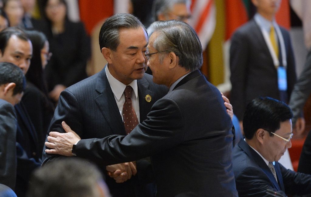 China's Foreign Minister Wang Yi (left) shakes hands with Thailand's Foreign Minister Don Pramudwinai during the ASEAN-China meeting in Vientiane on July 25, 2016. Photo by AFP