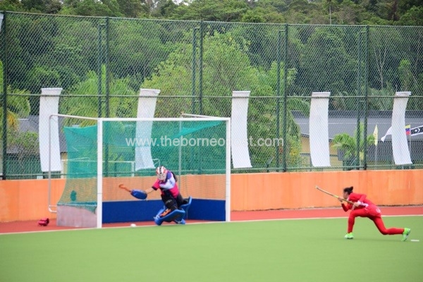 Sarawak goalkeeper Siti Mardiana Ahmad unable to save the penalty stroke by WPKL's Qasidah Najwa Muhammad Halmi at the 32nd minute of the game.