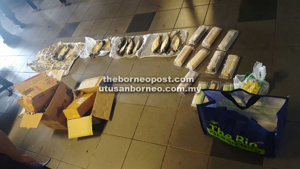 Photo shows the salted terubok and kek Lapis inside the soldier’s box, which he initially claimed contained a bomb. 