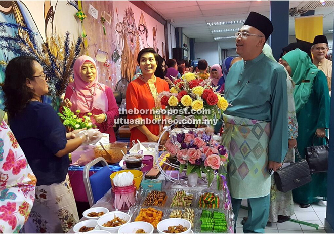 Jalani visiting the food stalls prepared by RTM staff in conjunction with ‘Majlis Berambeh Syawal with RTM Kuching’ yesterday. — Photo by Muhammad Rais Sanusi