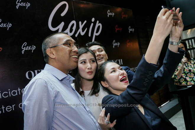 Salleh (left) poses for a selfie after the launch of Goxip.com. — Bernama photo