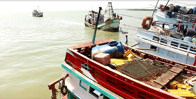 These 5 foreign vessels with 53 crew members were intercepted at Tanjung Sirik. It took MMEA two days to bring them to its jetty at the MMEA Complex in Muara Tebas near Kuching. — Photo courtesy of MMEA 